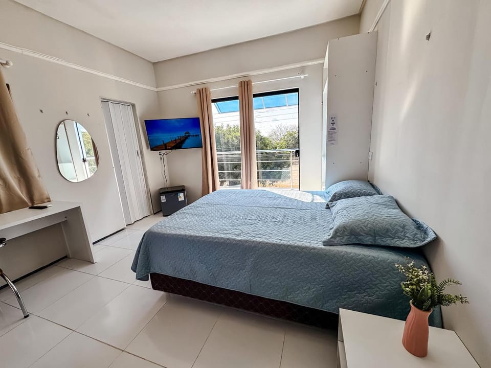 Bed, TV and multimedia, Bedroom