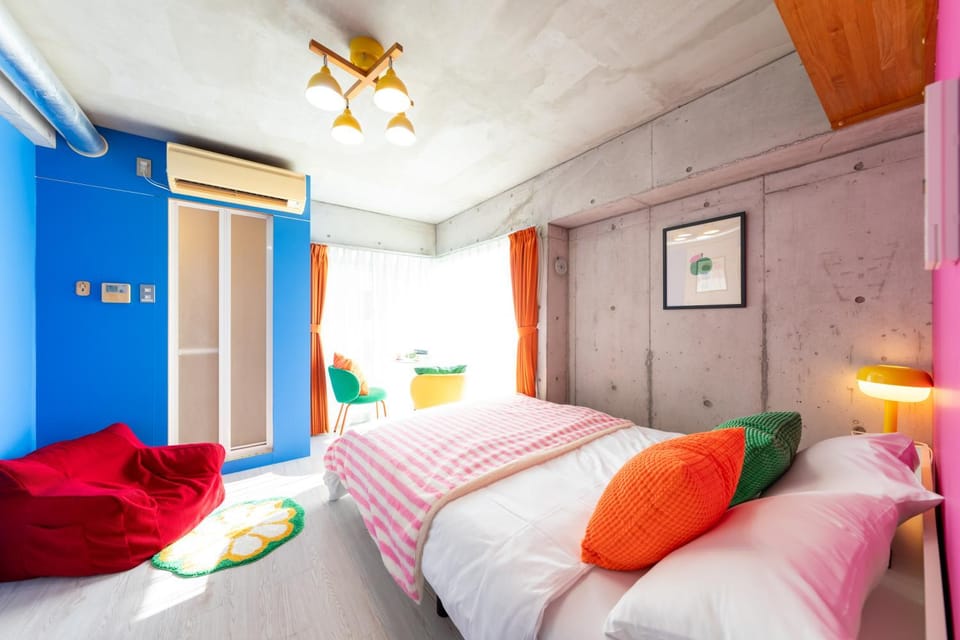 Photo of the whole room, Bedroom