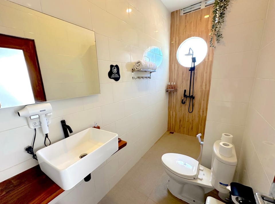 Toilet, Bathroom, towels