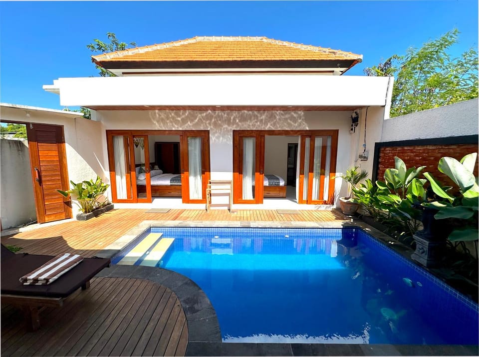 Property building, Pool view, Swimming pool, sunbed