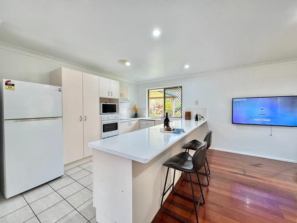 Kitchen or kitchenette, oven, stove