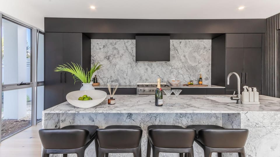Noir- Luxury Beachside Home House in Kingscliff