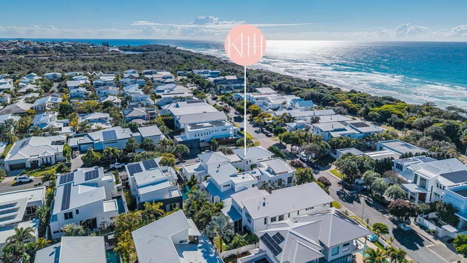Noir- Luxury Beachside Home House in Kingscliff