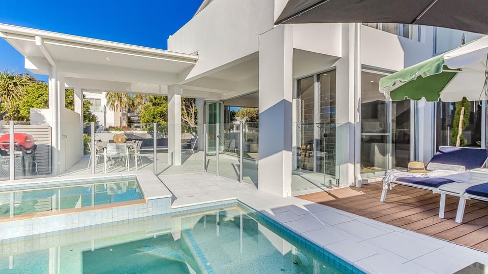 Noir- Luxury Beachside Home House in Kingscliff