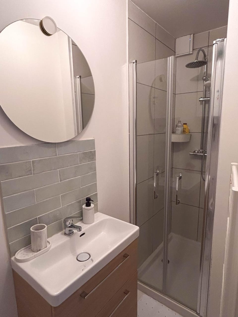 Shower, Bathroom, towels