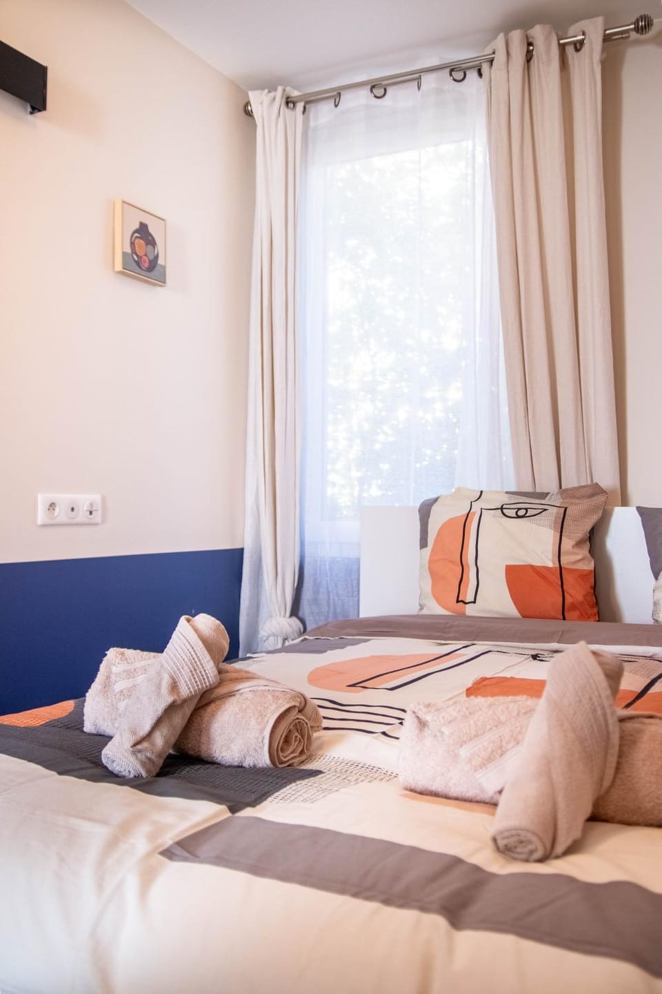 Bed, Photo of the whole room, Bedroom, towels