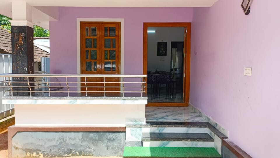 Facade/entrance, Day, Balcony/Terrace