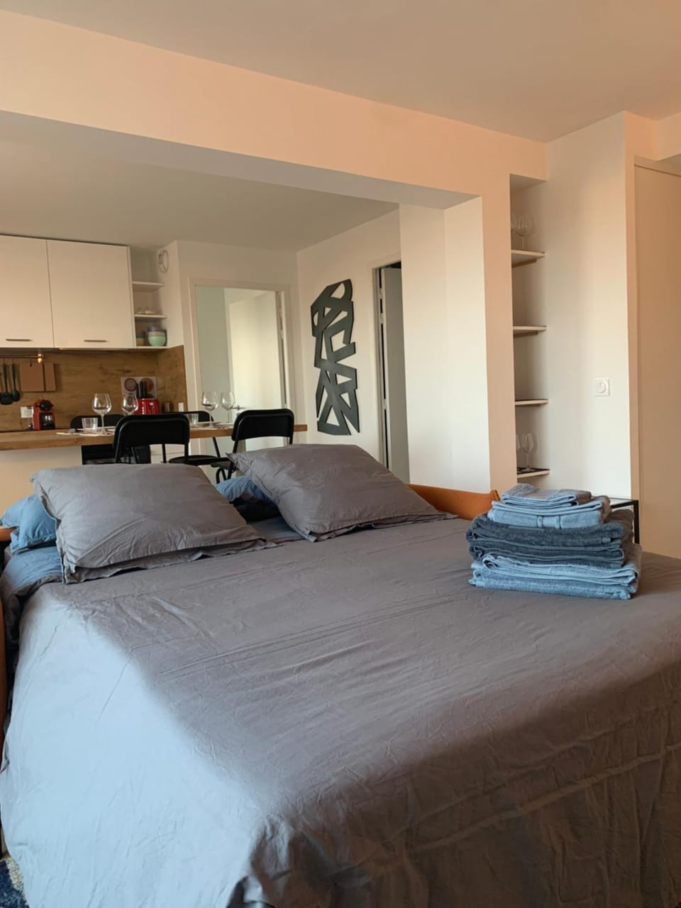 Bed, Living room