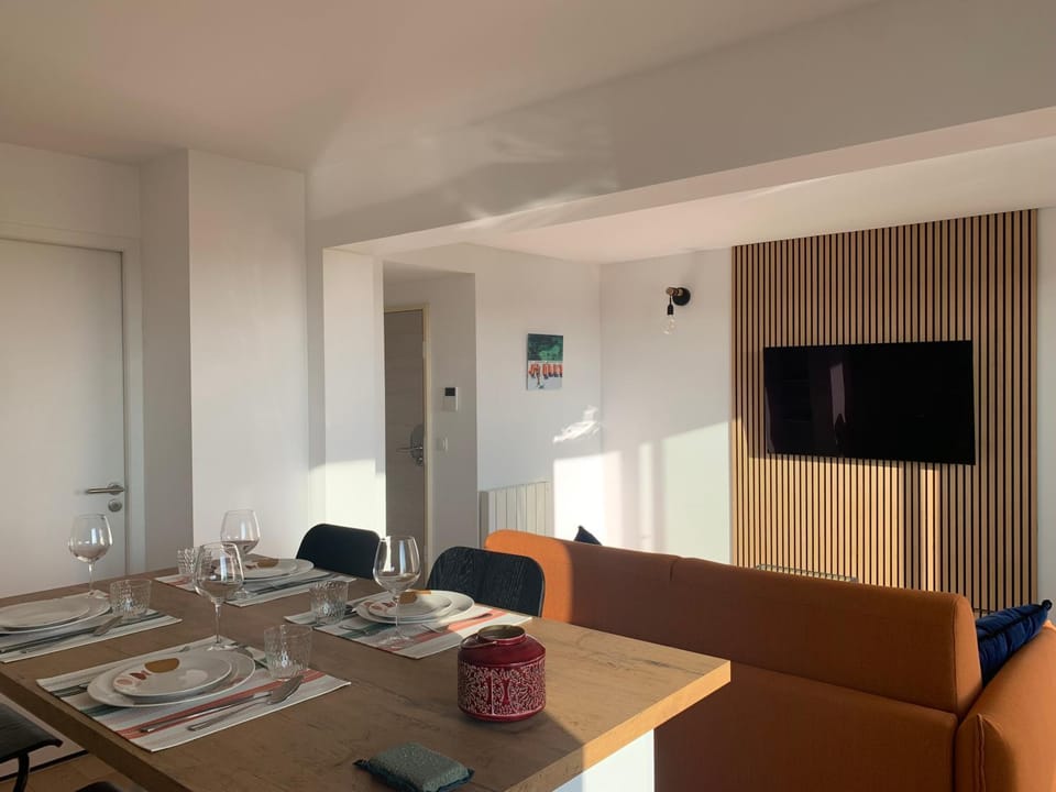 TV and multimedia, Living room, Dining area