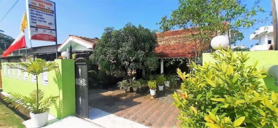 Alexandra Family Villa Bed and Breakfast in Negombo