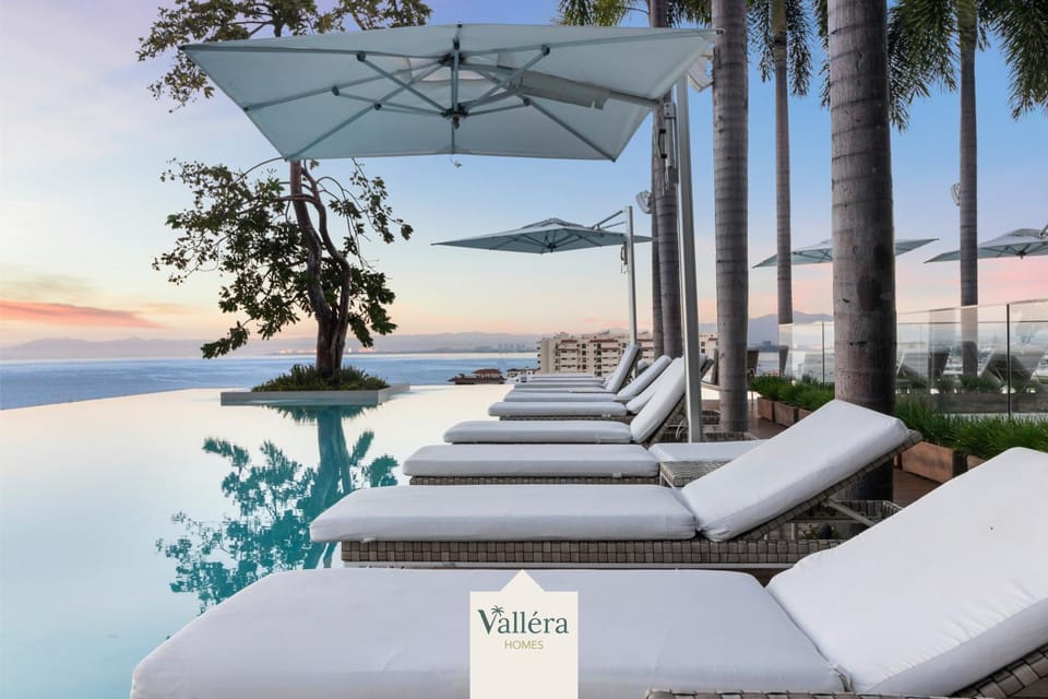 Pier 57, Style, Comfort & Rooftop Views Apartment in Puerto Vallarta