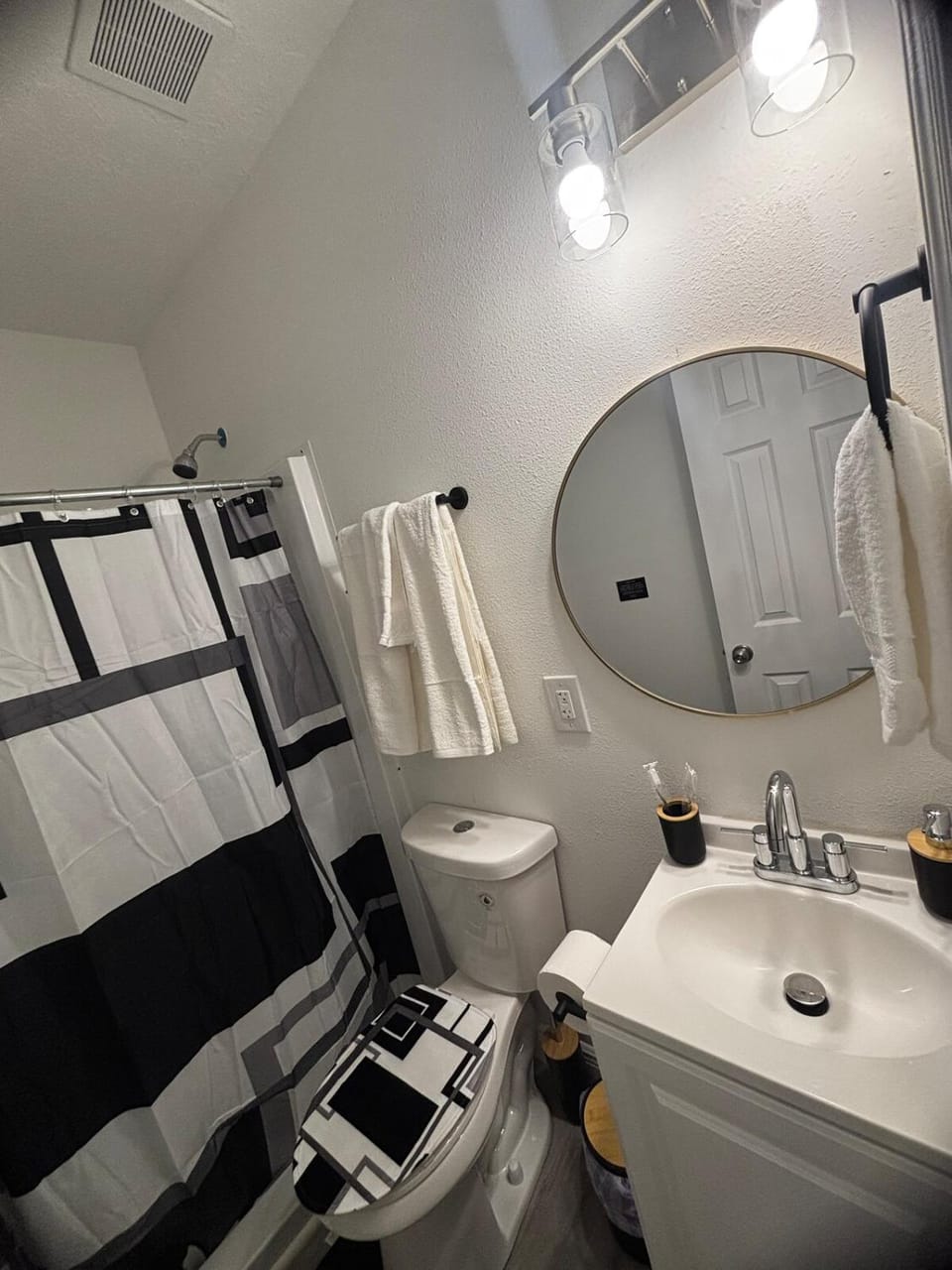 Shower, Toilet, Bathroom, towels, dryer