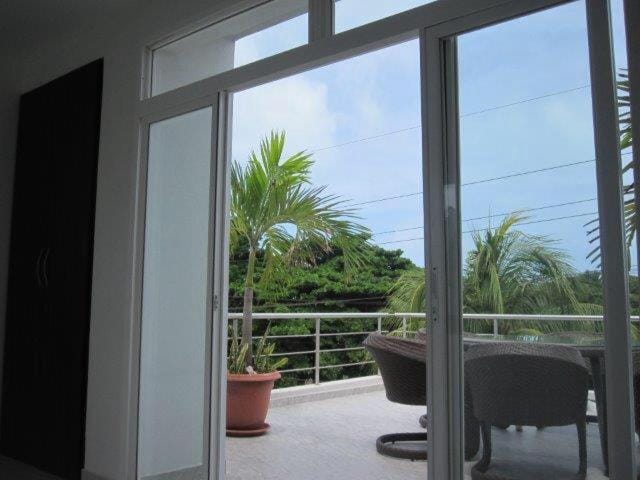 Lili House House in La Loma