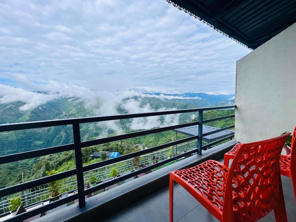 Elvora On The Edge - A Valley View Luxury Property Hotel in Uttarakhand