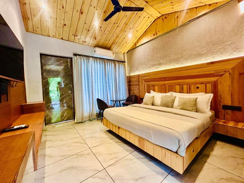 Elvora On The Edge - A Valley View Luxury Property Hotel in Uttarakhand