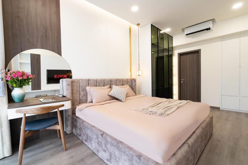 Bed, Photo of the whole room, Seating area, Bedroom, wardrobe, air conditioner