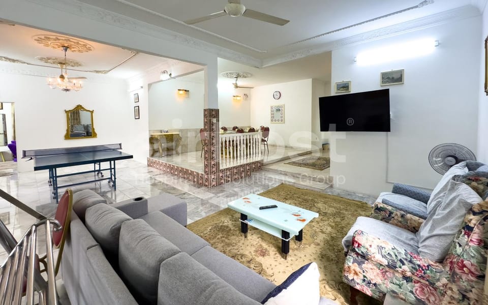 Communal lounge/ TV room, Living room, Seating area