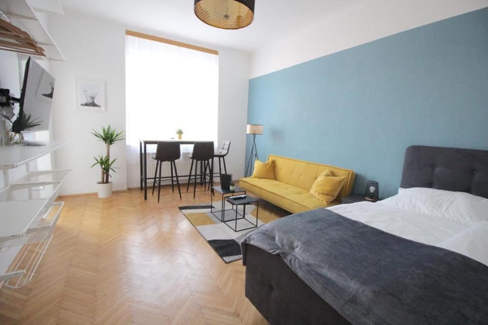Bed, TV and multimedia, Living room, Seating area, Bedroom