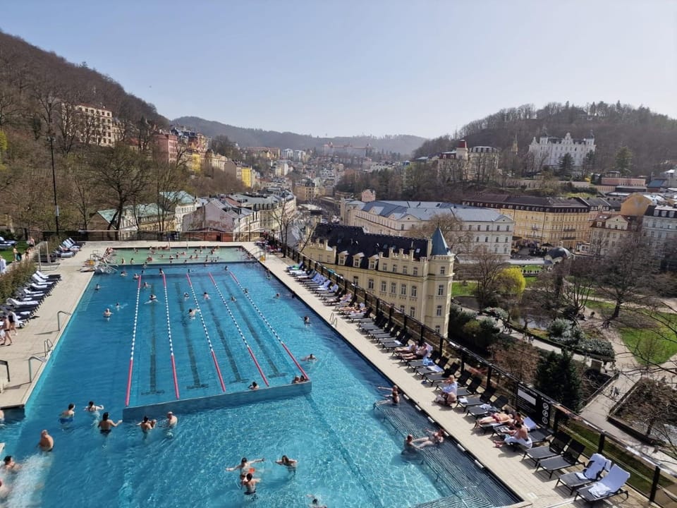 Day, Pool view