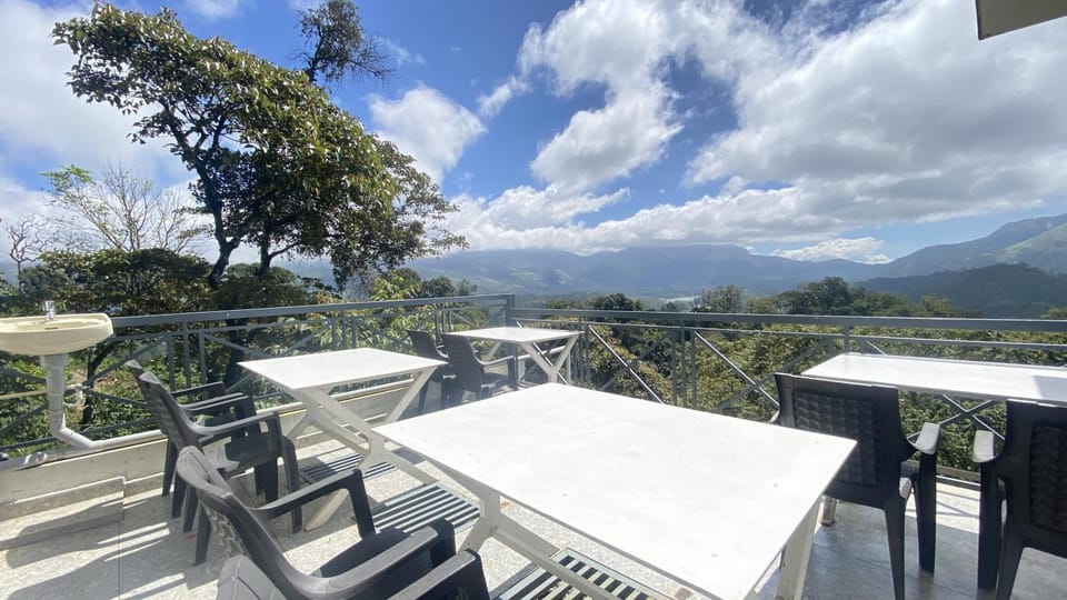 Misty Munnar Cliff Heaven Bed and Breakfast in Kerala