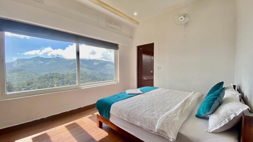 Misty Munnar Cliff Heaven Bed and Breakfast in Kerala
