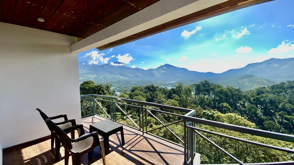 Misty Munnar Cliff Heaven Bed and Breakfast in Kerala