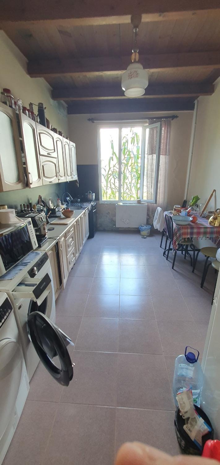 Kitchen or kitchenette, Dining area, stove