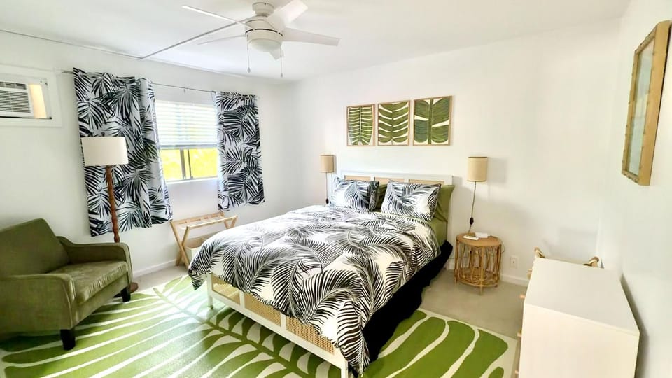 Bed, Photo of the whole room, Bedroom, storage, air conditioner