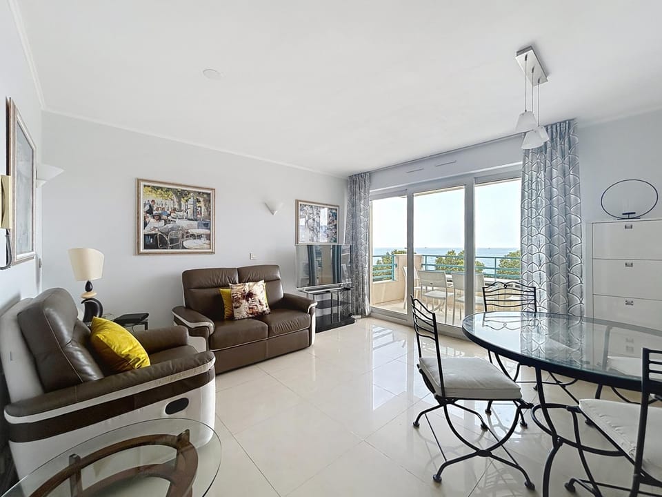 Les Pins Bleus Apartment in Antibes