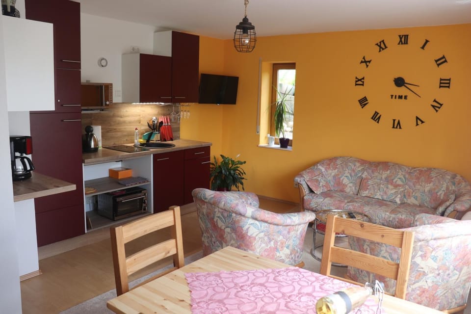 Kitchen or kitchenette, Living room