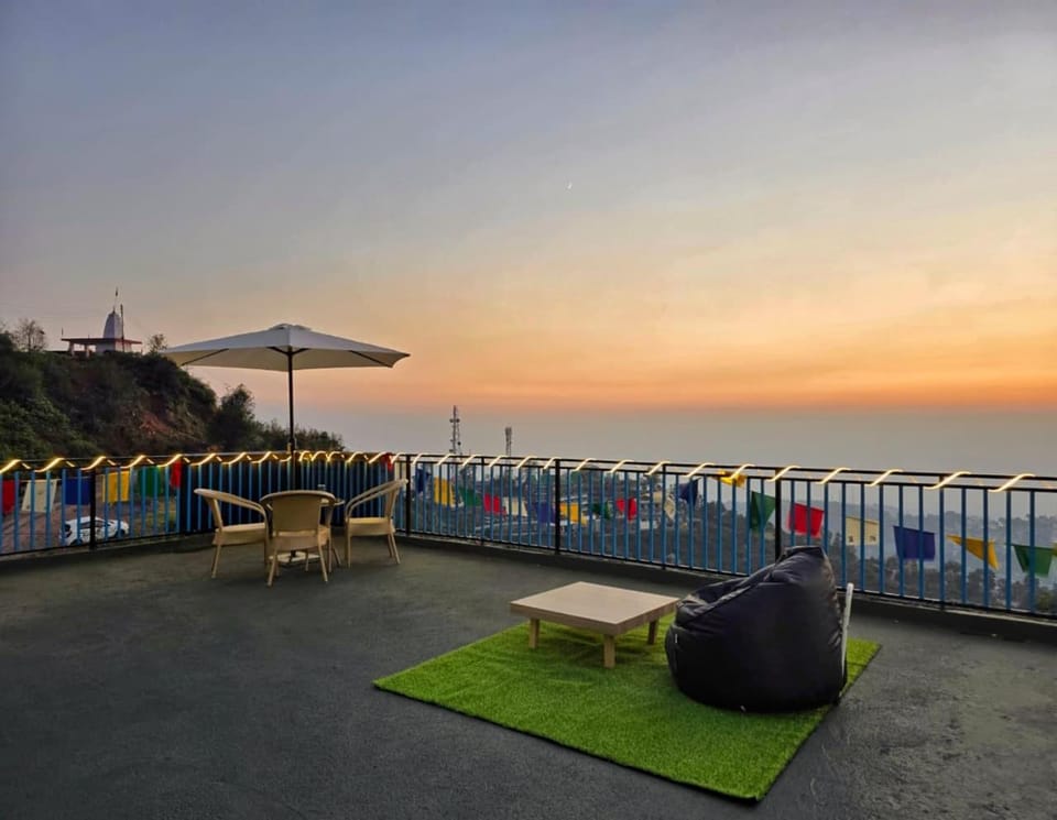 Restaurant/places to eat, Balcony/Terrace