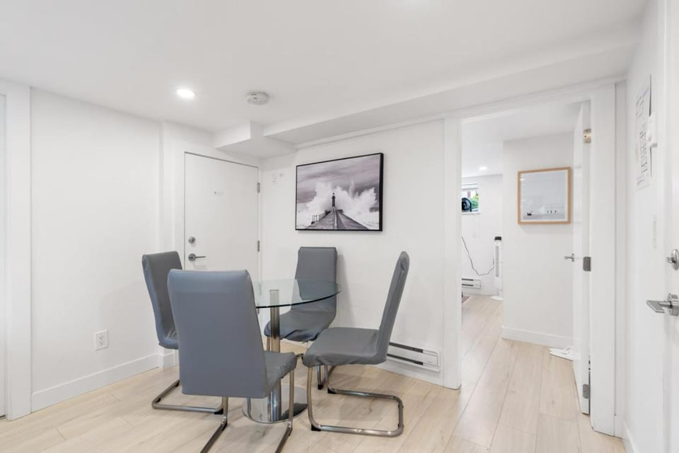 Seating area, Dining area