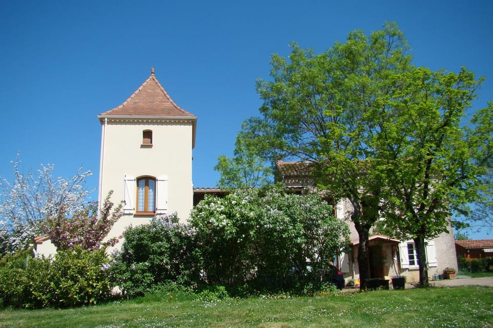 Chambres d'hotes DES GRAVES Bed and Breakfast in Occitanie