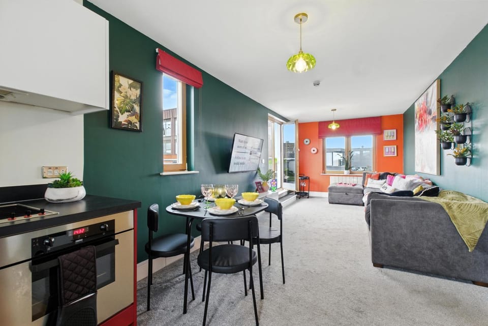Penthouse Botanica- Wyndale Signature Stays Apartment in Birmingham