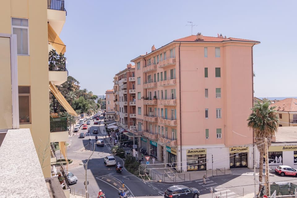 Property building, Day, Neighbourhood, City view, Street view, Location