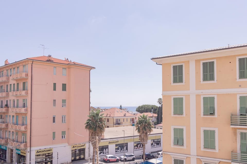 Property building, Day, Neighbourhood, City view, Street view, Location
