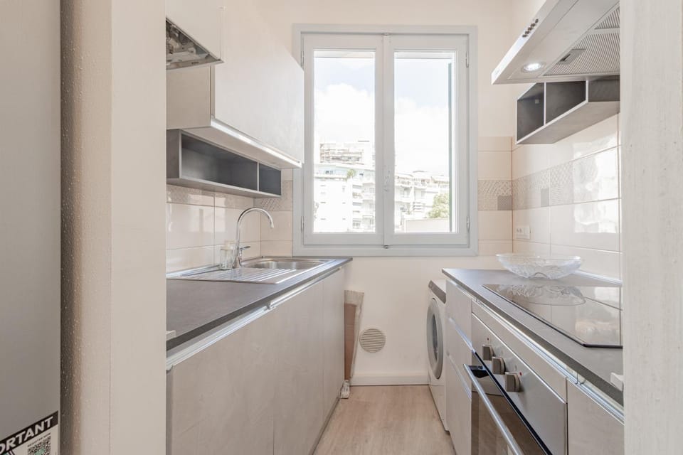 Kitchen or kitchenette, oven, stove