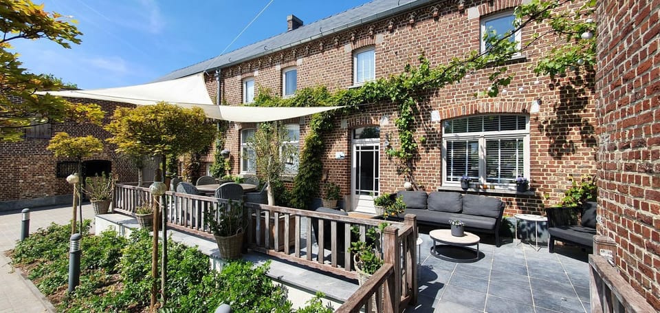 Property building, Balcony/Terrace, Inner courtyard view