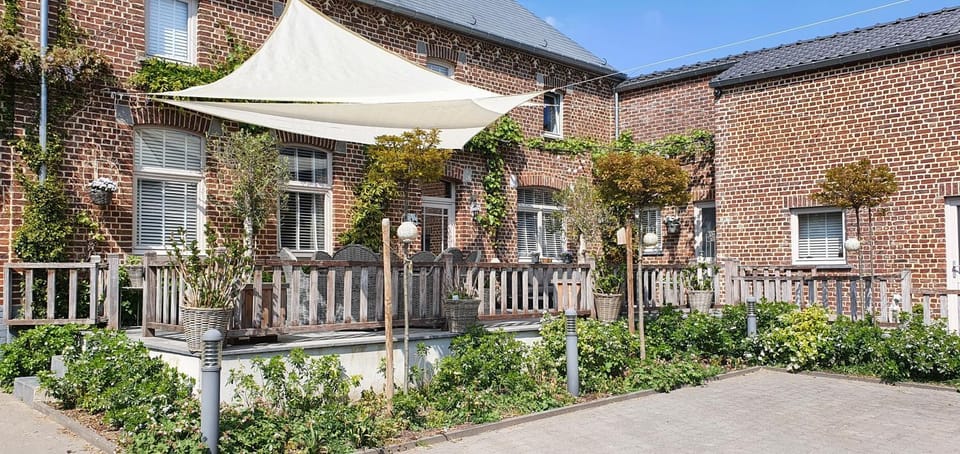 Property building, Balcony/Terrace, Inner courtyard view