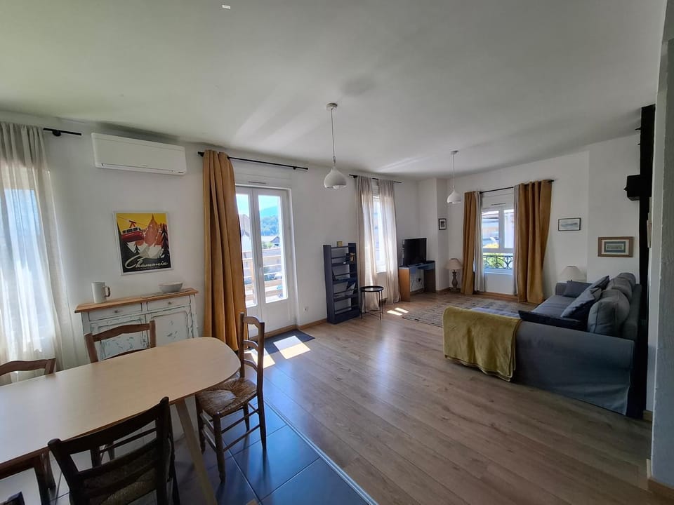 La Belle Escale, appartement calme, avec parking, Aix-les-Bains Apartment in Haute-Savoie