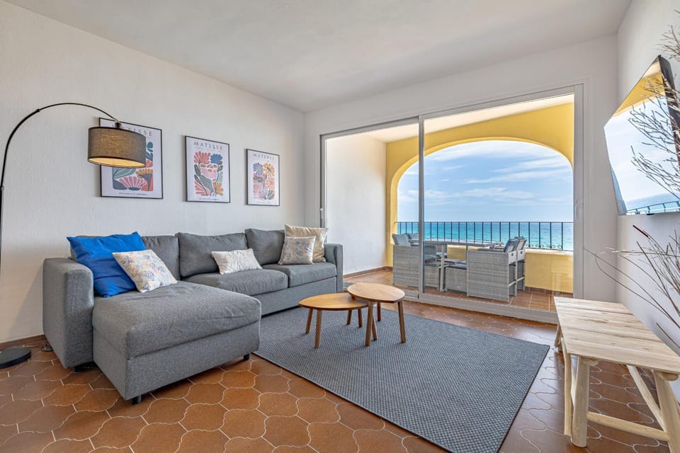 Communal lounge/ TV room, Living room