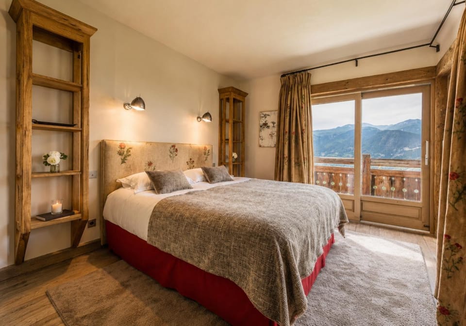 Chalet Montanum, ski in - ski out, 9 pax Courchevel 1550 Chalet in Saint-Bon-Tarentaise