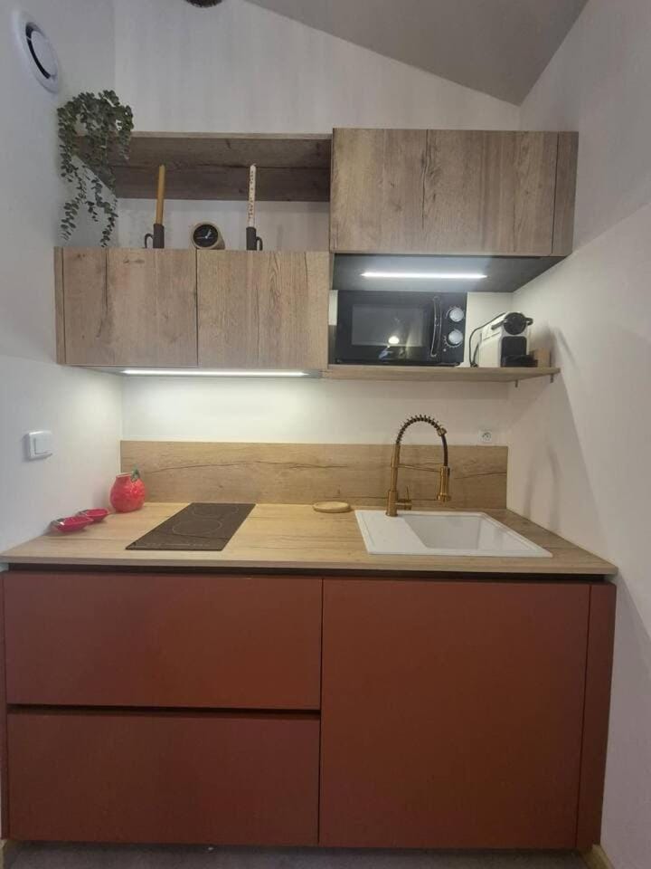 Kitchen or kitchenette, stove