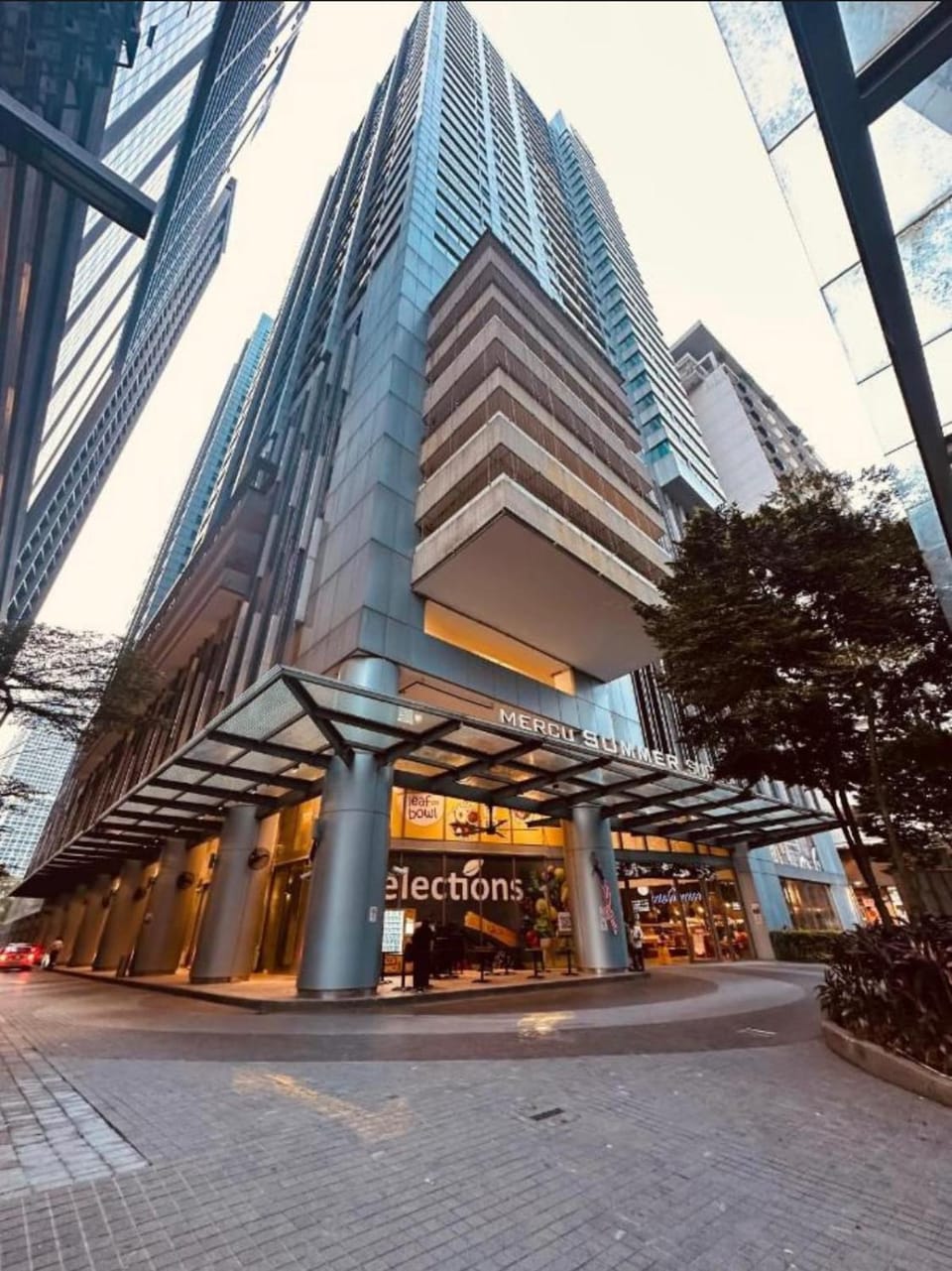 Property building, Day, City view, Location