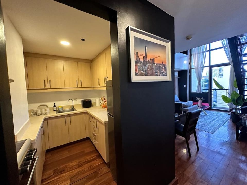 Stylish 100 SQM 3BR Loft Near Greenbelt Makati Apartment in Pasay