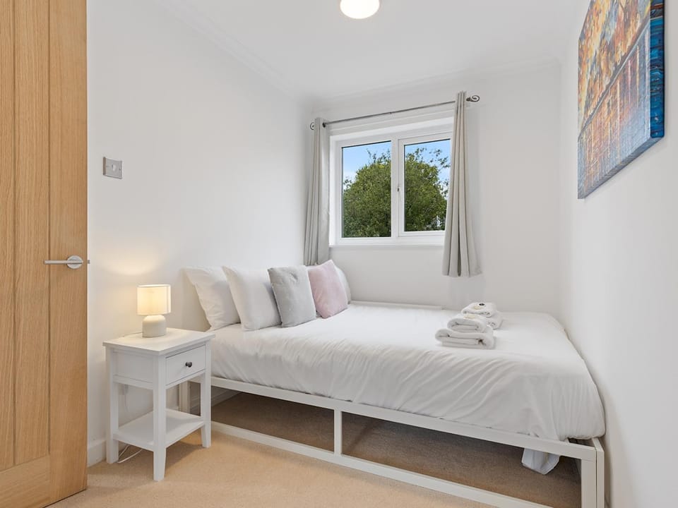 Bed, Other, Bedroom, towels