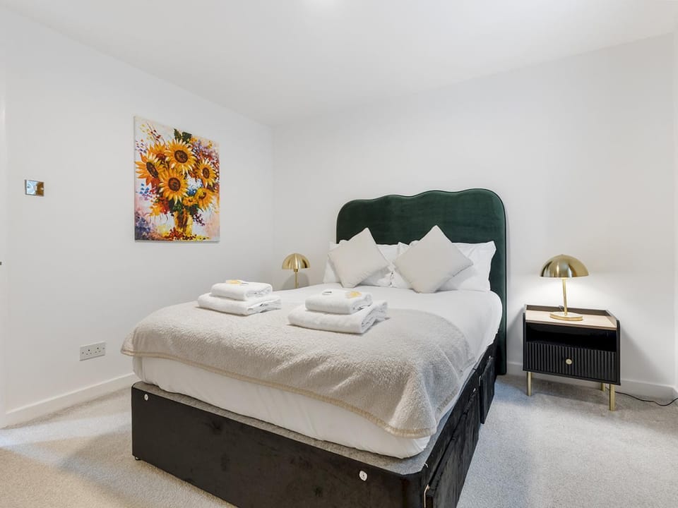 Bed, Other, Bedroom, towels