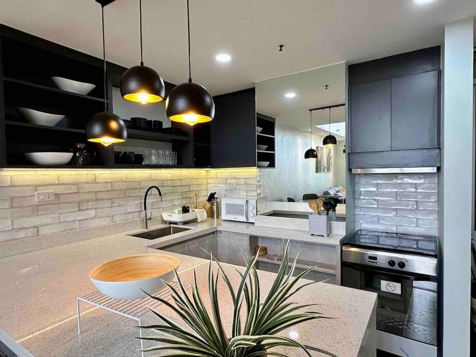 Huge 100-SQM 3BR Loft near Greenbelt Makati Apartment in Pasay