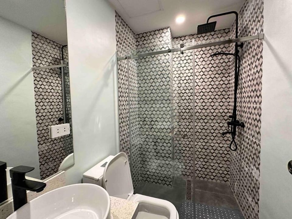 Huge 100-SQM 3BR Loft near Greenbelt Makati Apartment in Pasay