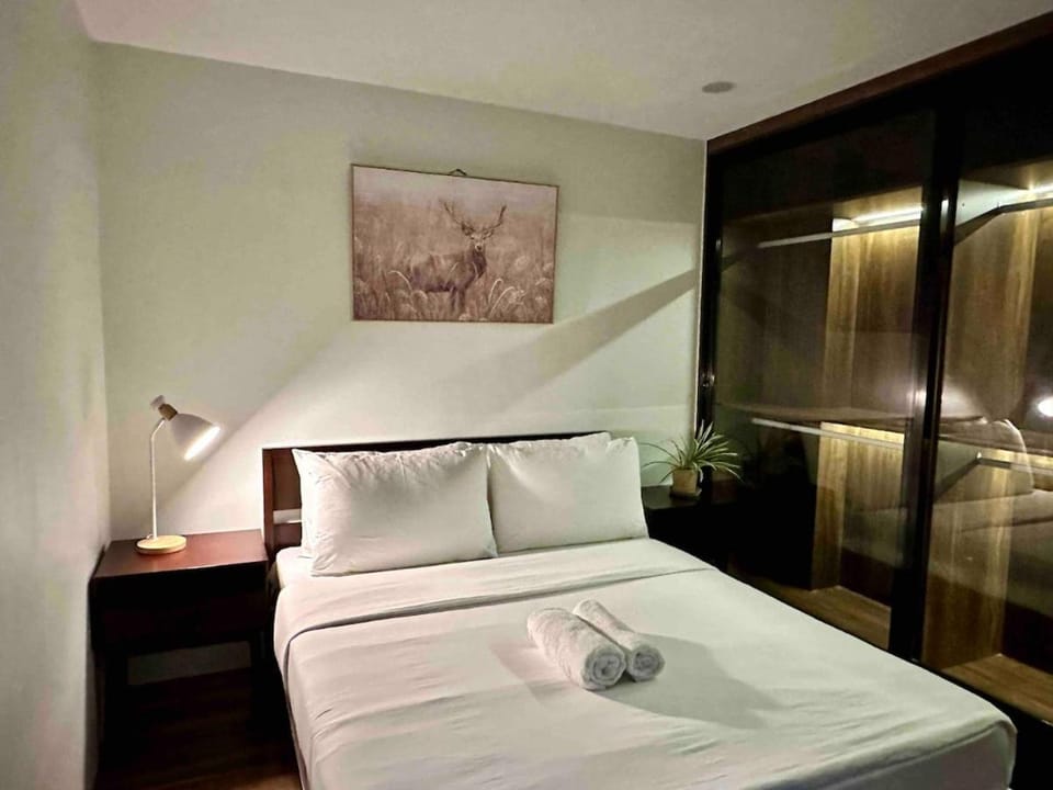 Huge 100-SQM 3BR Loft near Greenbelt Makati Apartment in Pasay
